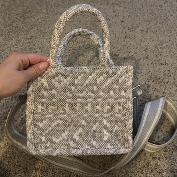 Small woven tote - Picture 2 of 4